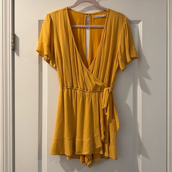 Abercrombie & Fitch Yellow Dot Wrap Mini Dress - Picture 1 of 3